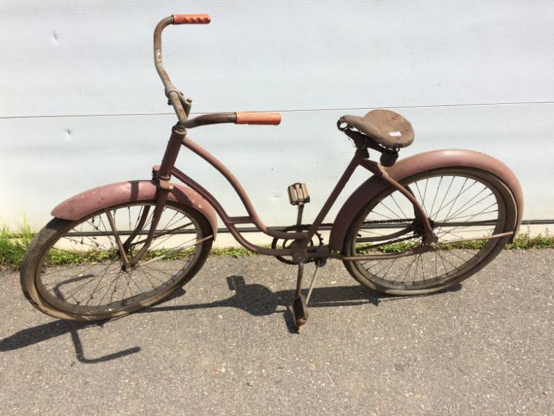 lot 105 image: Vintage 18 Red Bicycle