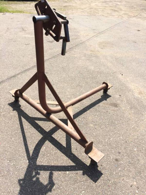 lot 122 image: Engine Hoist