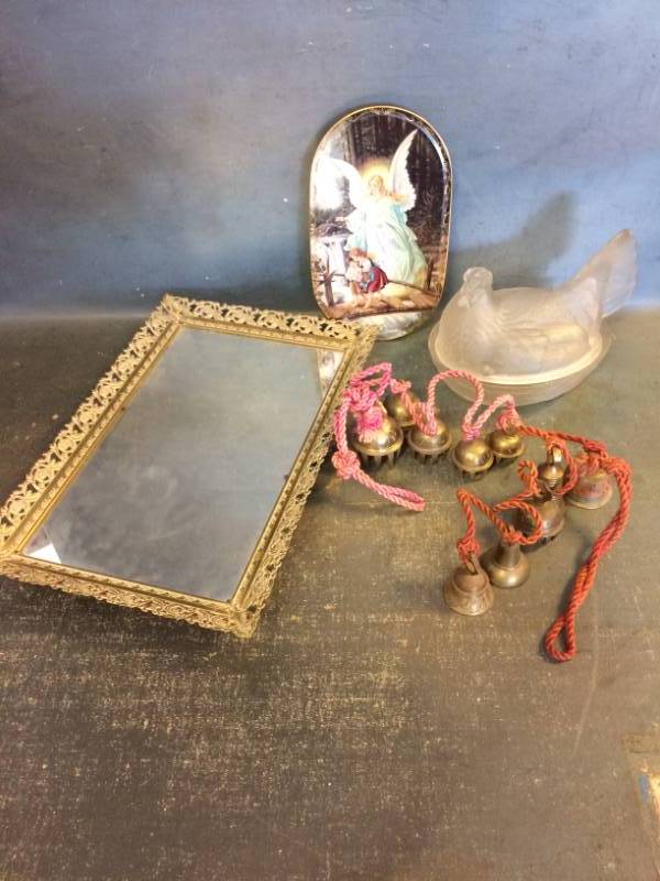 lot 97 image: Assorted Vintage Home Decor Items