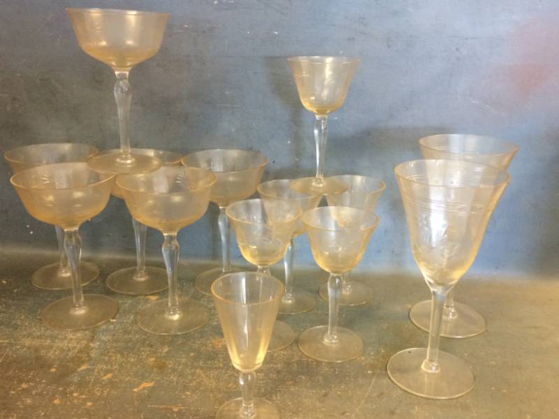 lot 99 image: Vintage Glassware