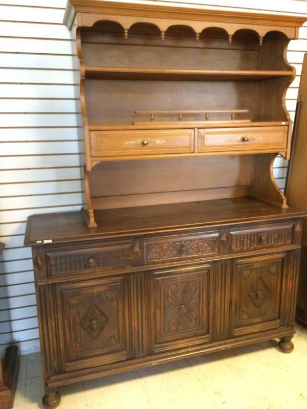 lot 104 image: China Buffet with Hutch
