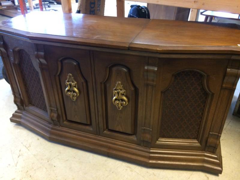 lot 109 image: Vintage Zenith Allegro Home Console