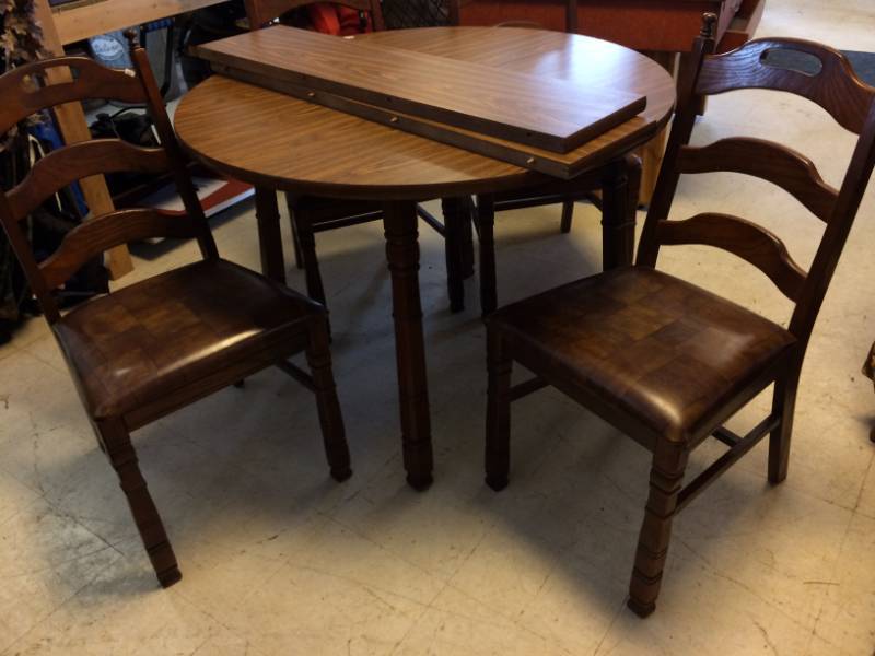 lot 112 image: Round Dining Room Table and 4 Chairs