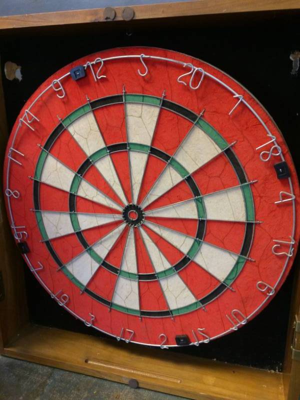 lot 118 image: Marlboro Country Store Regulation Dartboard
