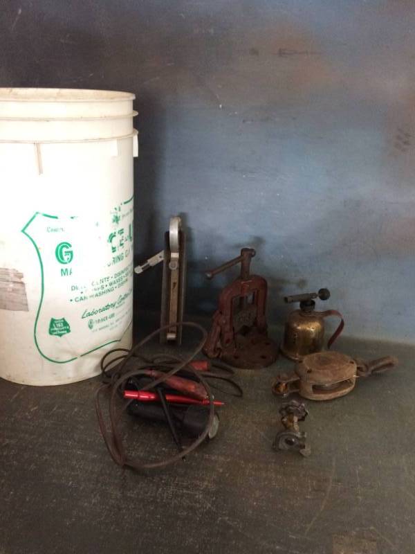 lot 124 image: 6 Gallon Bucket with Assorted Tools