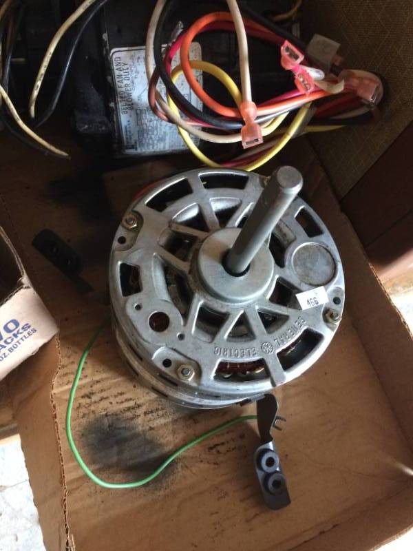 lot 18 image: 2 Small Motors