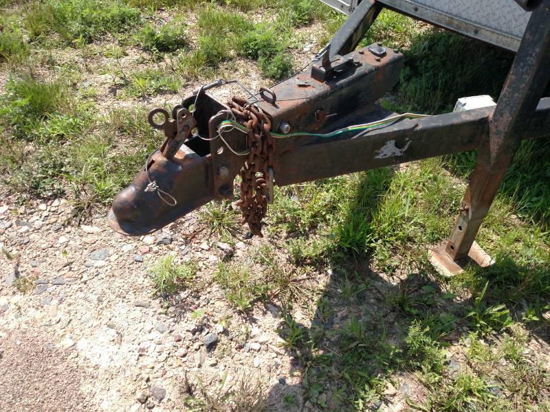 lot 3 image: 2004 Shadowmaster Tandem Axle Enclo...