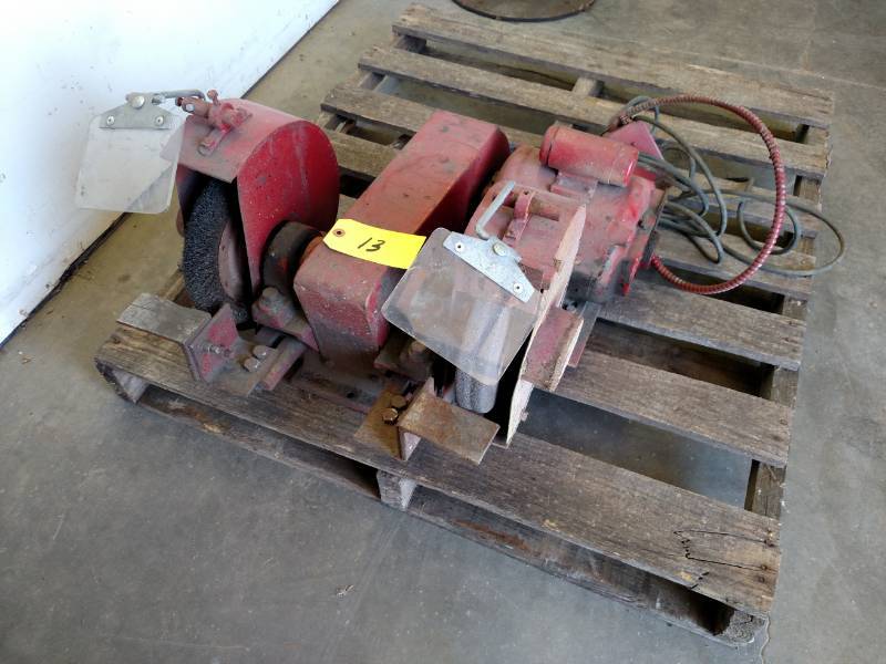 lot 13 image: 12 Grinder, 115 Volt, Works...