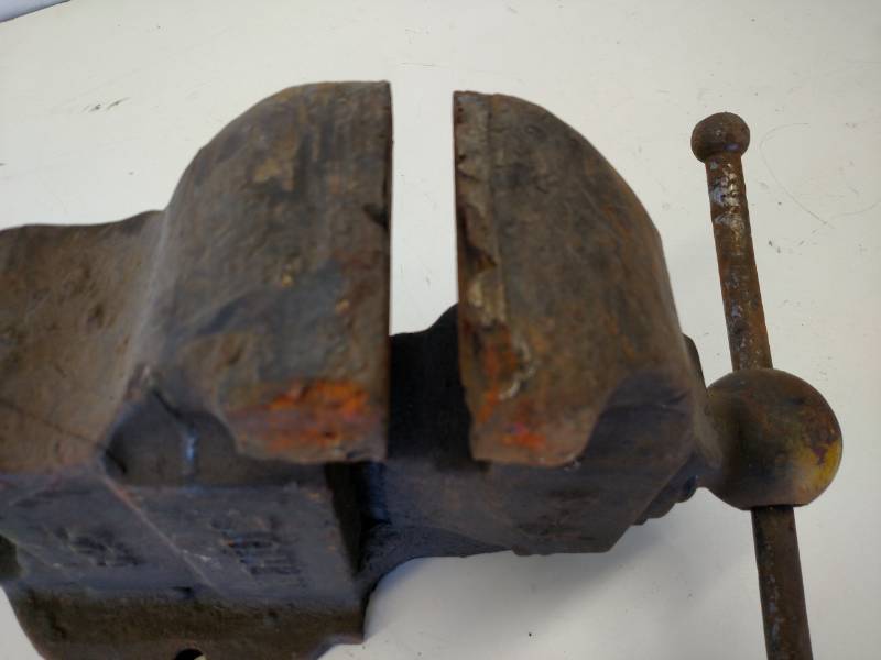 lot 15 image: Athol 5 Bench Vise...