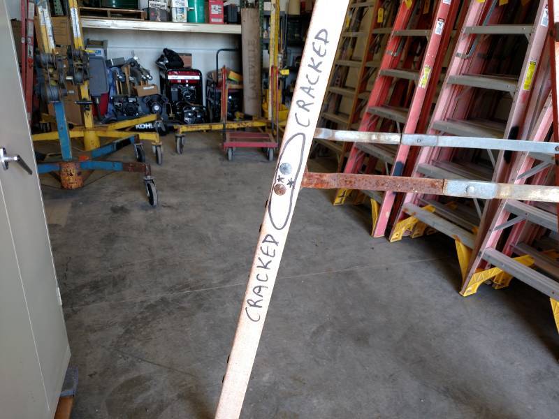 lot 31 image: Louisville 8 Fiberglass Step Ladde...