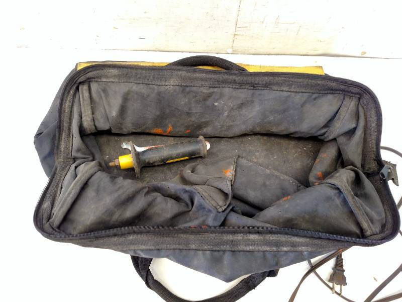 lot 46 image: Dewalt 18 Volt Cordless Grinder, De...