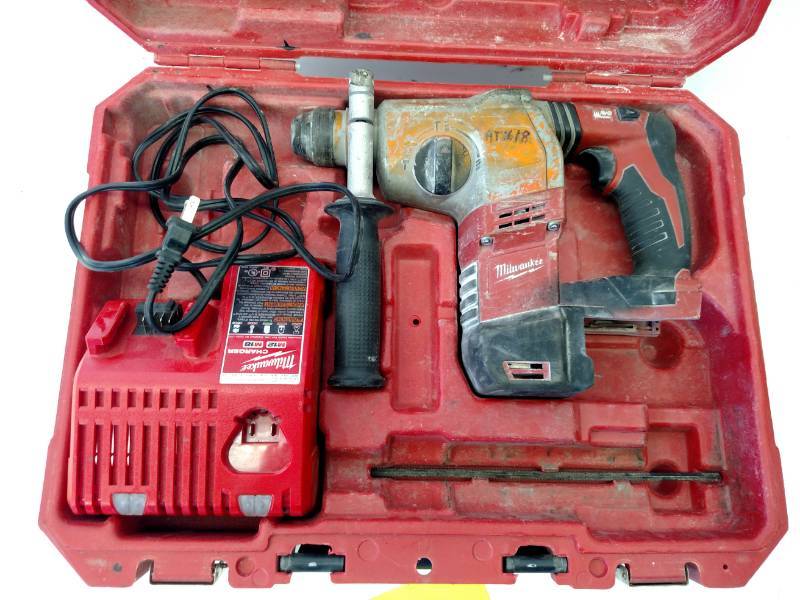 lot 47 image: Milwaukee 18 Volt Cordless Rotary H...