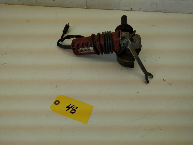 lot 48 image: Milwaukee 4 12 Grinder, Works...