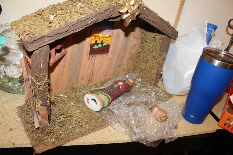 lot 28 image: Manger Scene with Manger, People