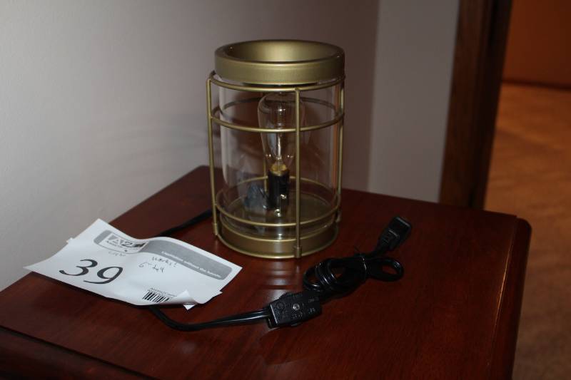lot 39 image: Pacific Trade International Inc. Candle Warmer