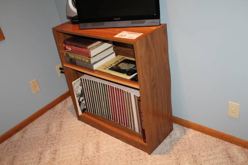 lot 40 image: Wood Bookshelf with 2-Shelves