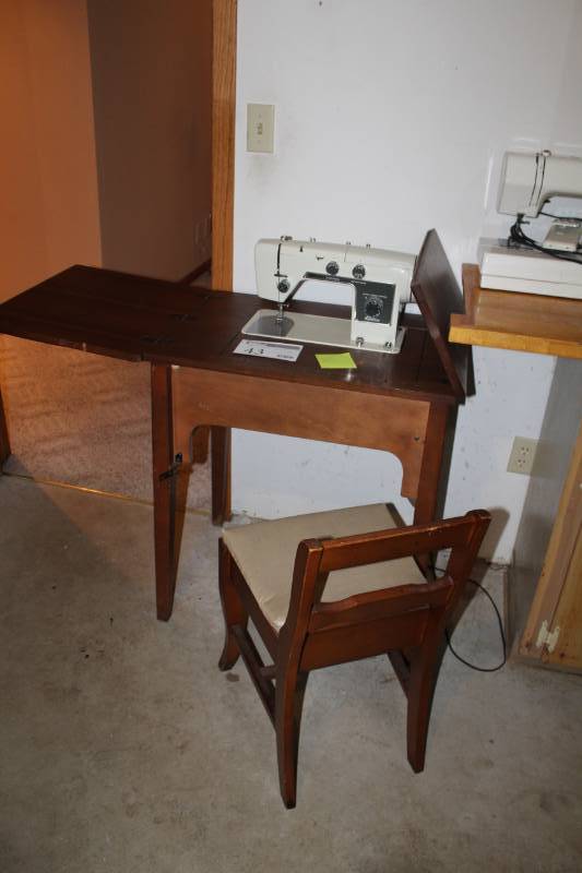 lot 43 image: Signature Sewing Machine with Sewing Machine Table