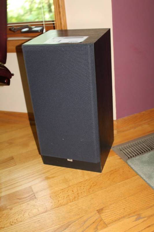 lot 54 image: Lot of (2) JBL Stereo Speakers