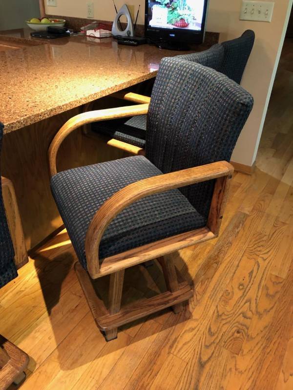 lot 59 image: Lot of (4) Wood Bar Chairs with Blue Fabric Seats and Backs