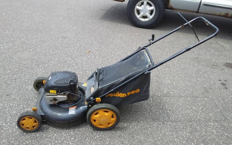 Poulan Pro 21 Inch Super Capacity Mower With Bagger (Runs)