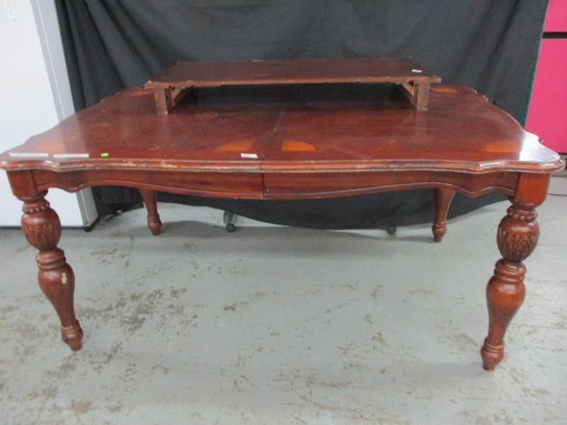 Table with Leaf