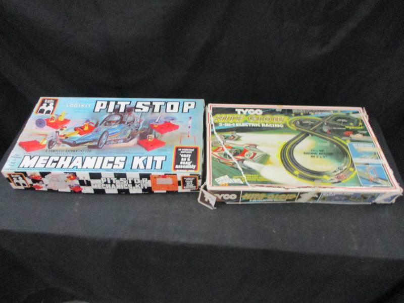 Pit Top Mechanics Kit and Night Glow 2-in-1 Electric Racing