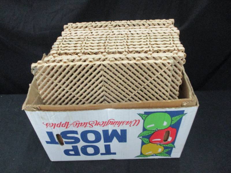 15 qty 16x16 Sqaures that lock together for the floor