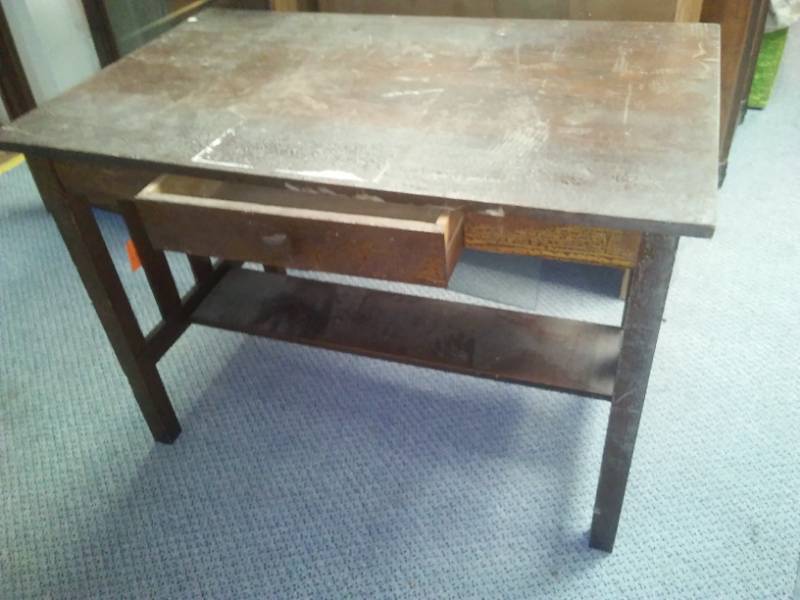 lot 8 image: Vintage Oak Library Table with Drawer.