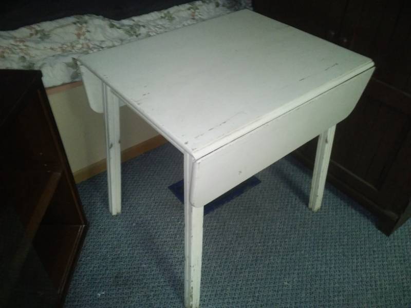 lot 14 image: Vintage drop leaf occasional table