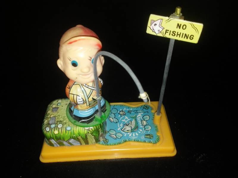 lot 45 image: Fishermen wind-up toy vintage.