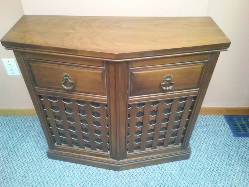 lot 64 image: Wood occasional table, Mid Century Modern