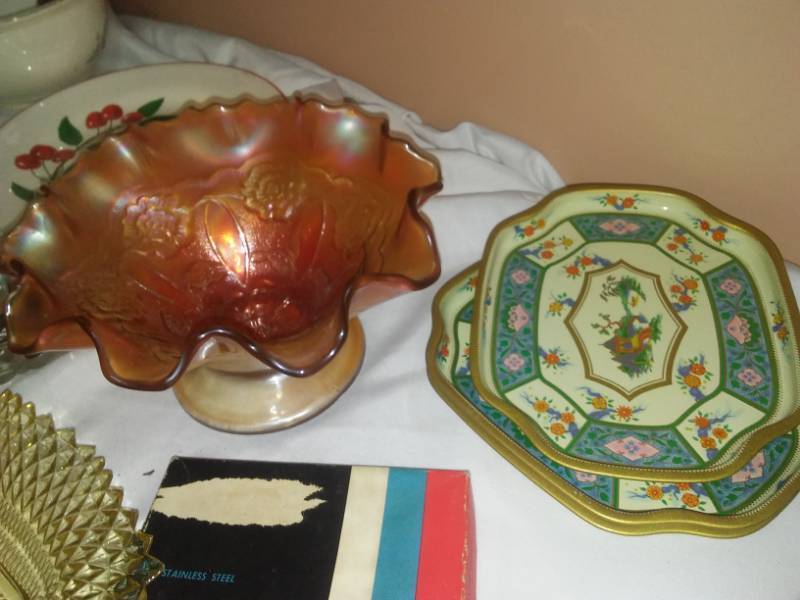 lot 68 image: Mid-century miscellaneous. Pyrex and more.