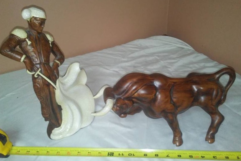 lot 78 image: Matador and bull ceramic pair vintage.