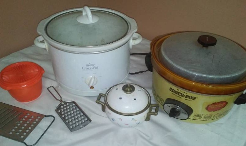lot 108 image: Two crock pots - tested