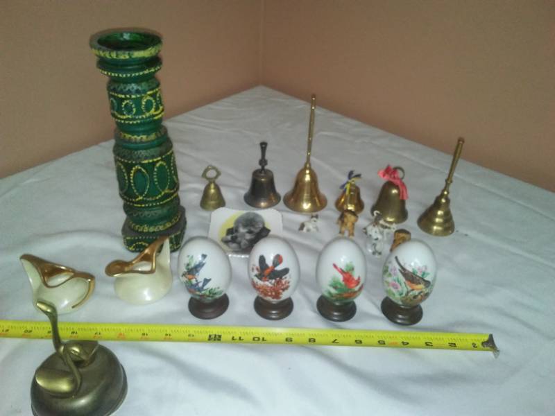 lot 126 image: Miscellaneous Decor - brass Bells, brass music box and more.
