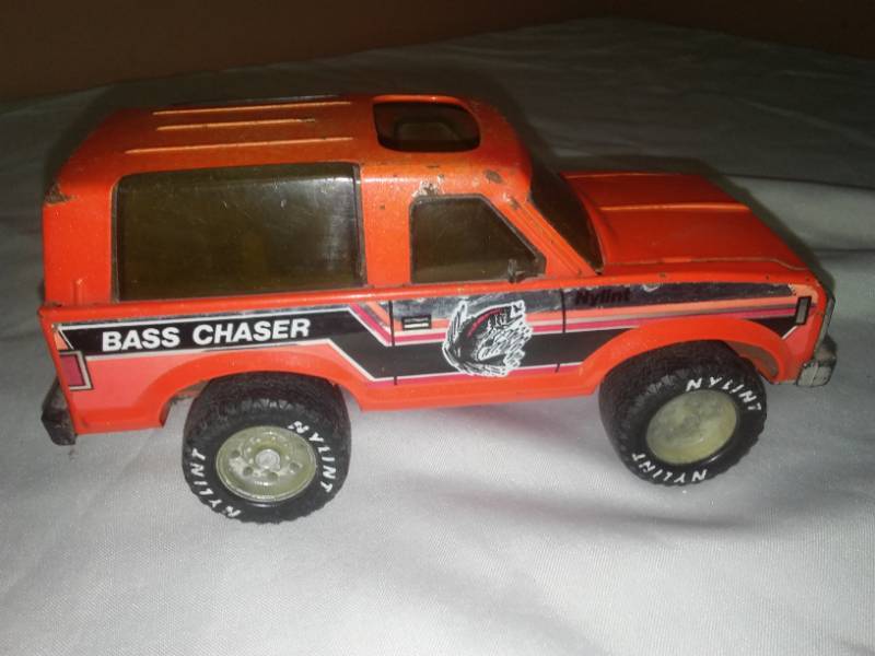 lot 128 image: Nylint Bass Chaser Ford Bronco
