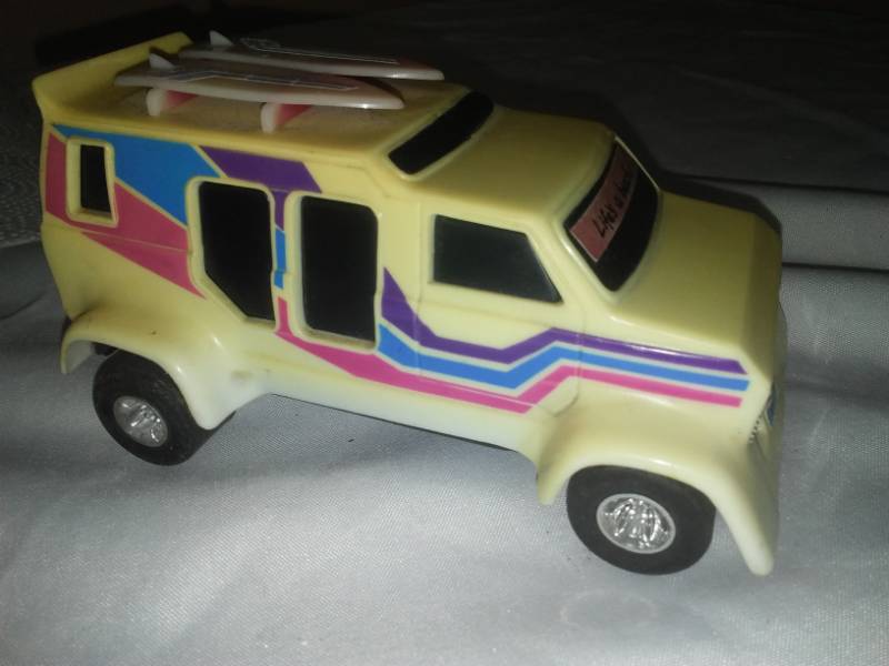 lot 129 image: Surfboard van California collection