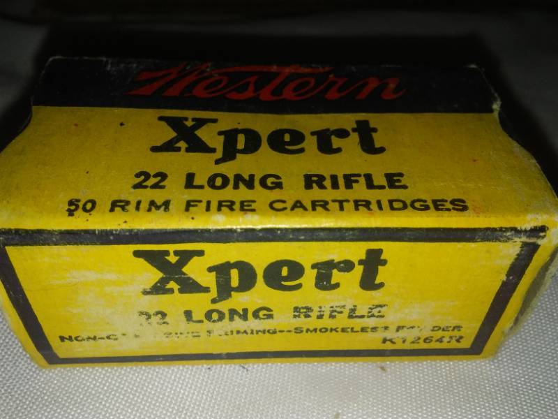 lot 138 image: Vintage Western Xpert 22 inch long rifle rounds - full complete box.