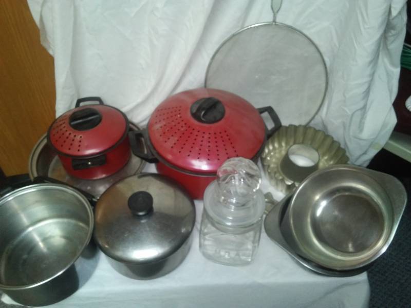 lot 157 image: Kitchen cookware and more.