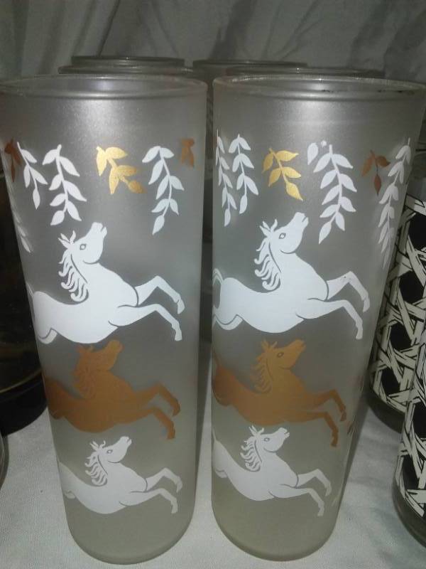 lot 158 image: Glasses, vintage - horses, fall and more.