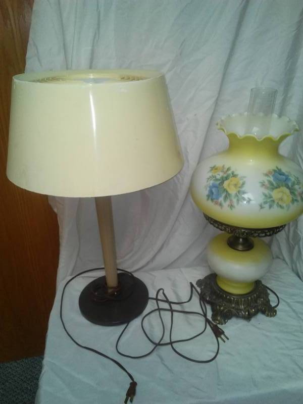 lot 162 image: Brass hurricane lamp, vintage and more.