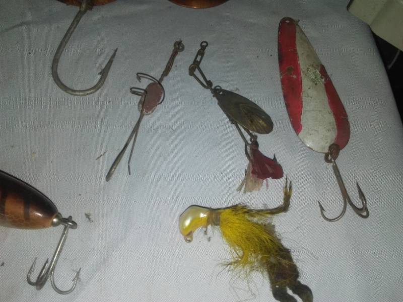 lot 180 image: Vintage fishing tackle.