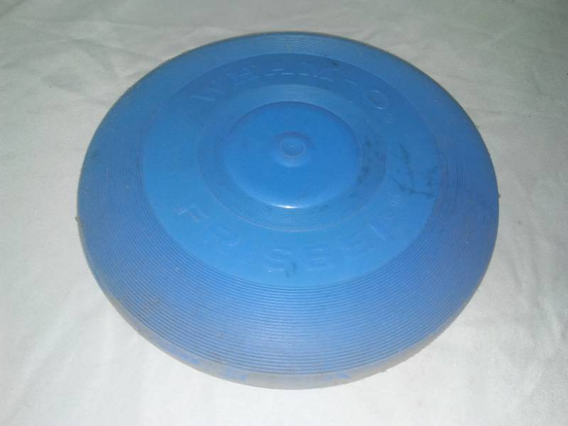 lot 181 image: Wham-O frisbee 1966 - excellent condition.