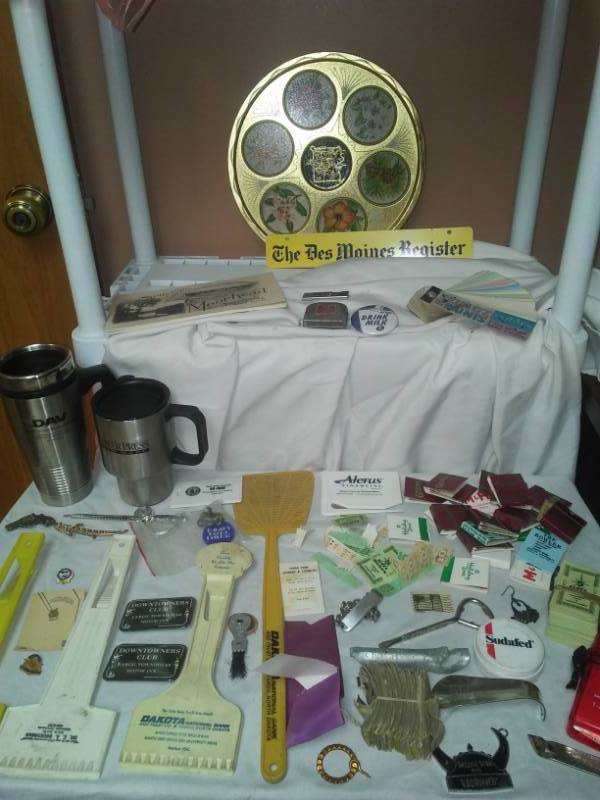 lot 184 image: Advertising Collectibles - AFL-CIO, Shriners, Sudafed, Schmidt beer, Glidden paint, Fargo Glass and paint, Gold Bond, S&H.
