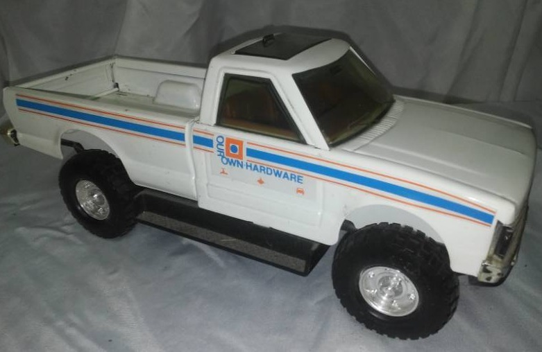 lot 190 image: Toy metal our own Hardware pickup truck 1668, 12 in, Ertl.