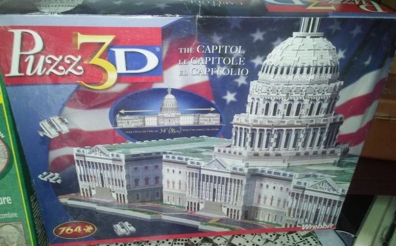 lot 209 image: Puzzles - 3D and panoramic.