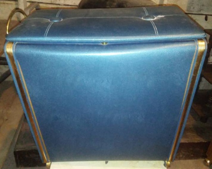 lot 215 image: Mid-century modern blue Pearl-Wick  hamper