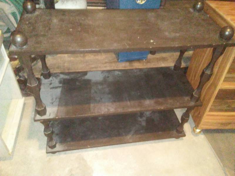 lot 218 image: Spindle shelf Mid Century Modern.