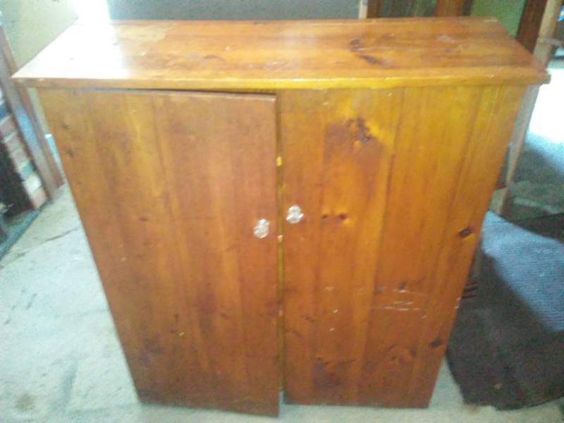 lot 249 image: Vintage Pine 2-door cabinet