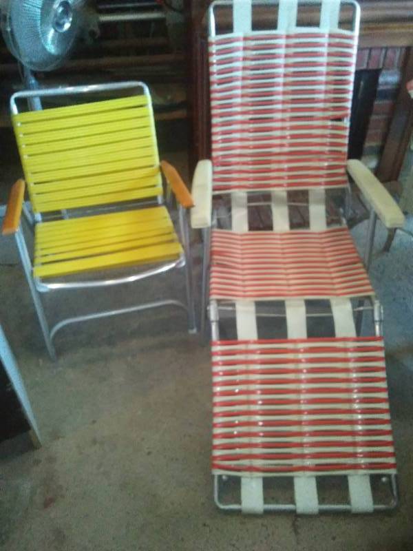 lot 252 image: Vintage lawn chairs tube and aluminum.